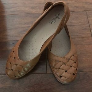 Brown basket flats by Clark’s - size 11
